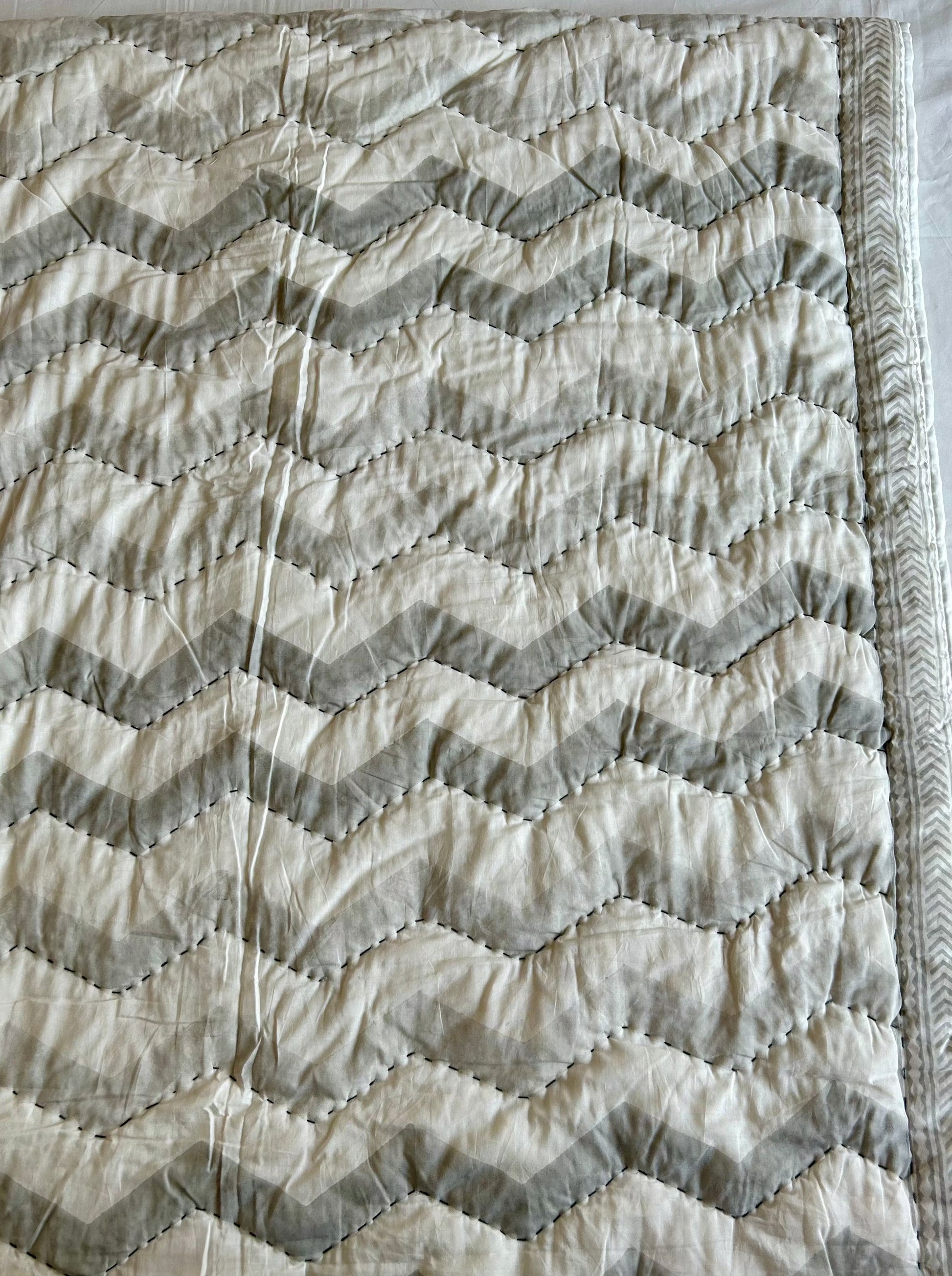 Grey patterned reversible cotton quilt